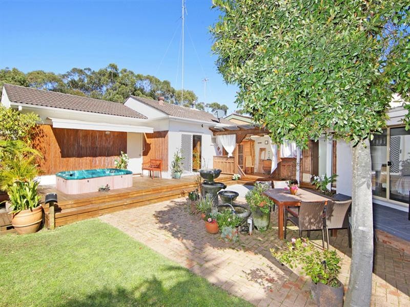 23 Reserve Drive, Bateau Bay NSW 2261