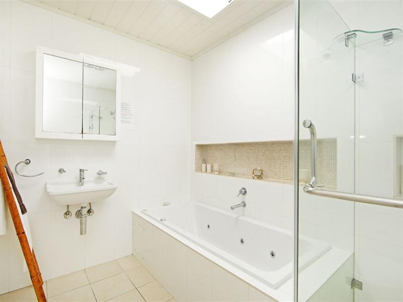 23 Reserve Drive, Bateau Bay NSW 2261