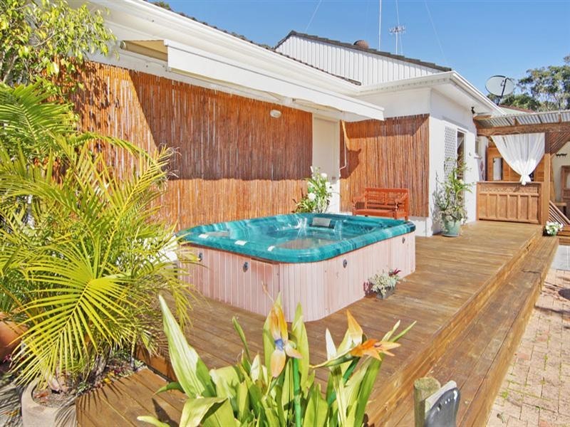 23 Reserve Drive, Bateau Bay NSW 2261