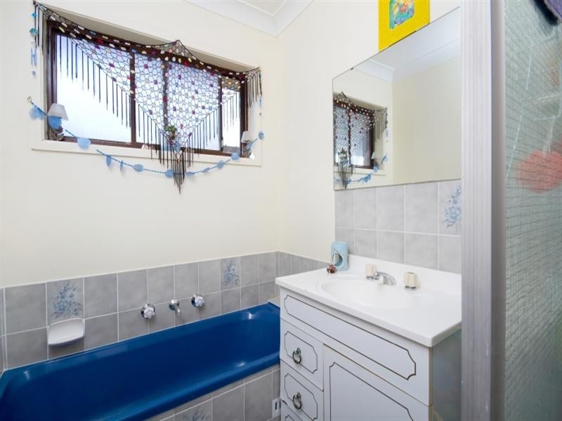 9 Platypus Road, Berkeley Vale NSW 2261