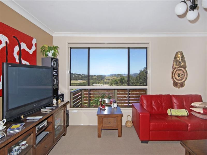 8 Valley View Road, Bateau Bay NSW 2261