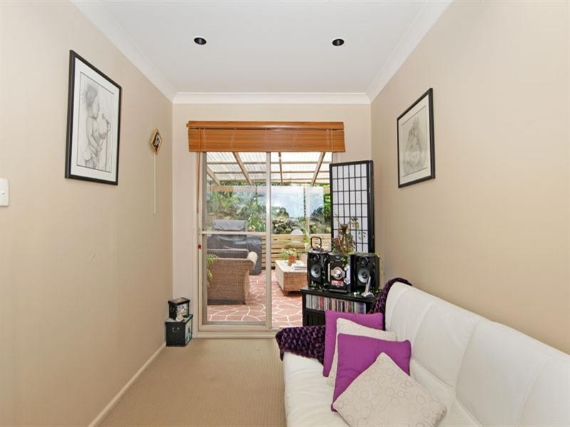 8 Valley View Road, Bateau Bay NSW 2261