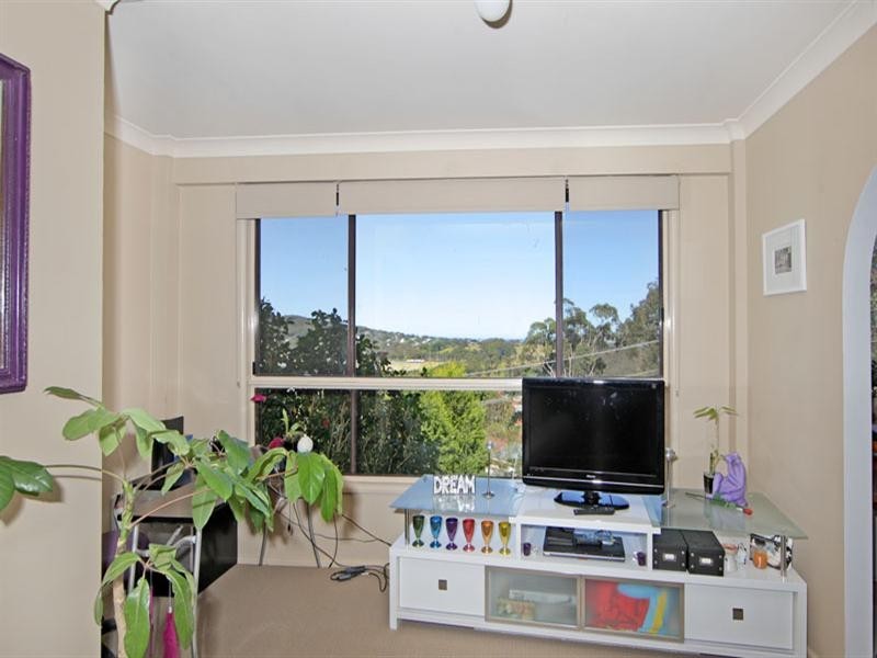 8 Valley View Road, Bateau Bay NSW 2261