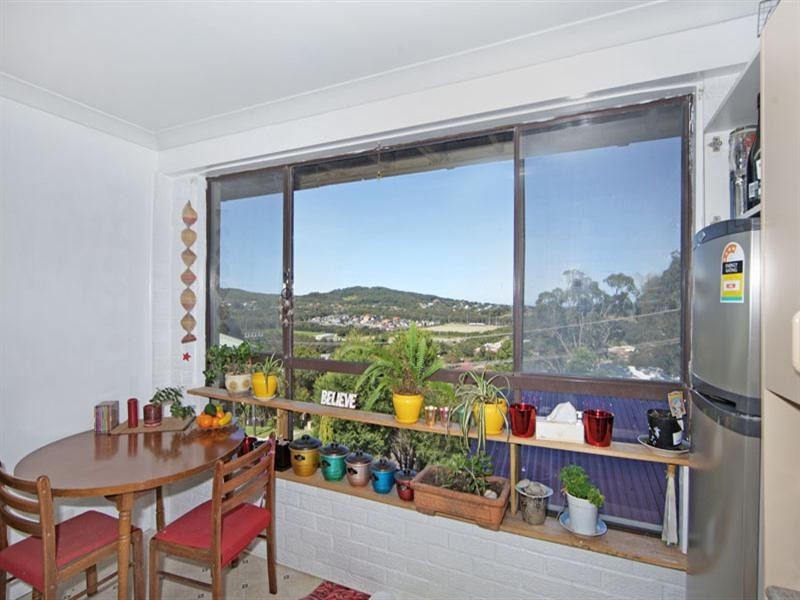 8 Valley View Road, Bateau Bay NSW 2261