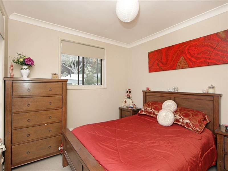 8 Valley View Road, Bateau Bay NSW 2261