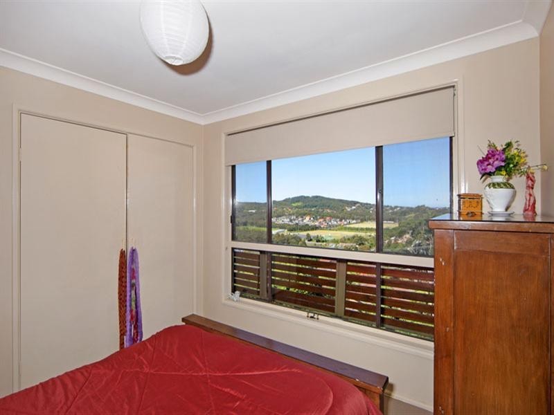 8 Valley View Road, Bateau Bay NSW 2261