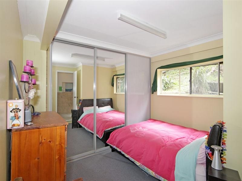 8 Valley View Road, Bateau Bay NSW 2261