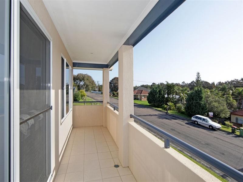 32 Lakeside Parade, The Entrance NSW 2261