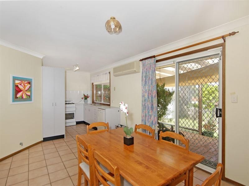 225 Cresthaven Avenue, Bateau Bay NSW 2261