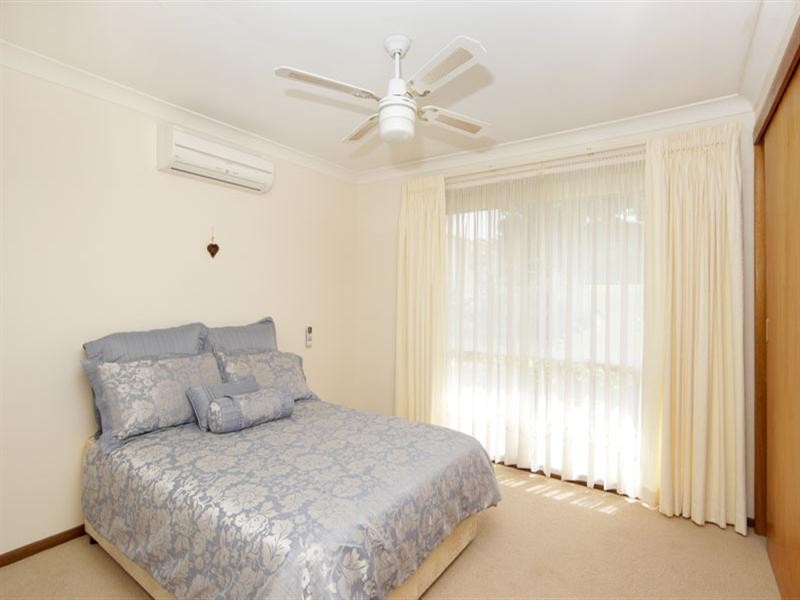 225 Cresthaven Avenue, Bateau Bay NSW 2261