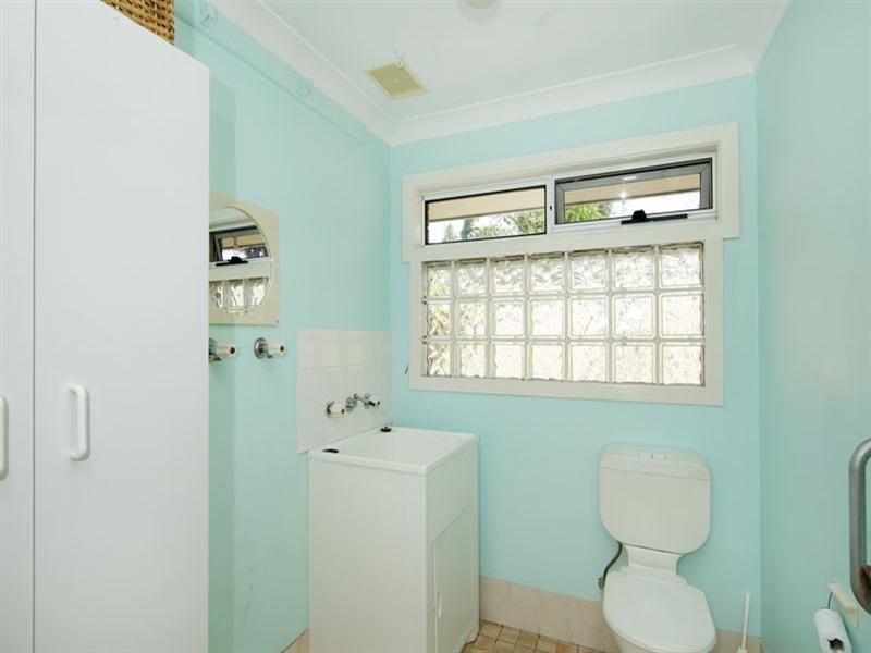 225 Cresthaven Avenue, Bateau Bay NSW 2261