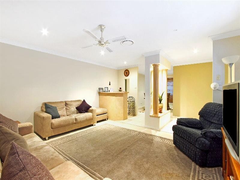 1 Castlereagh Crescent, Bateau Bay NSW 2261