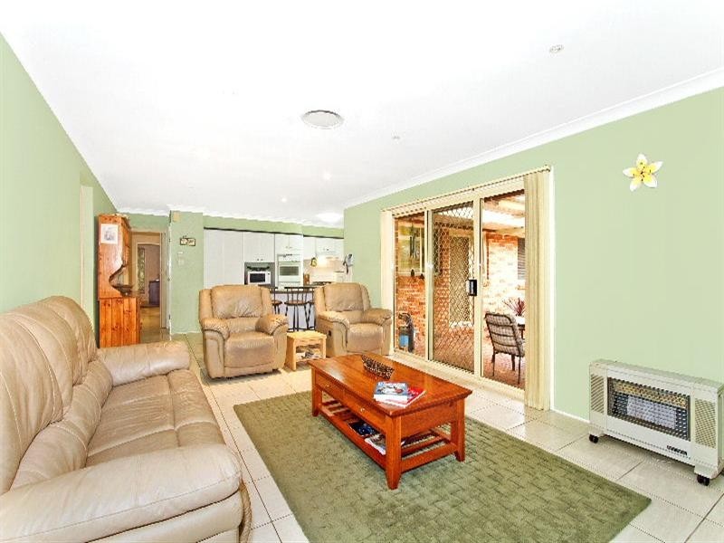 1 Castlereagh Crescent, Bateau Bay NSW 2261