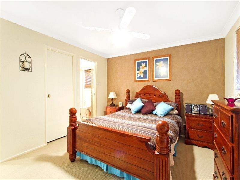 1 Castlereagh Crescent, Bateau Bay NSW 2261