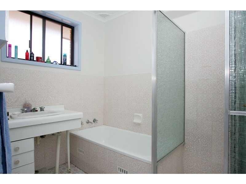 69 Flinders Avenue, Killarney Vale NSW 2261