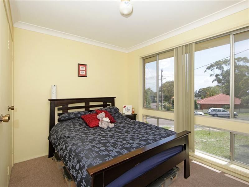 19 Shakespeare Avenue, Bateau Bay NSW 2261