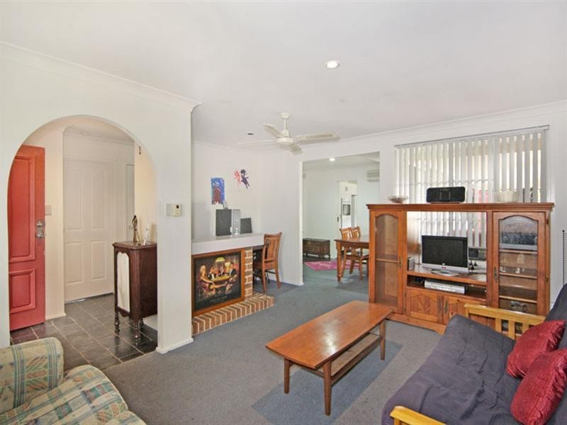 205 Cresthaven Avenue, Bateau Bay NSW 2261