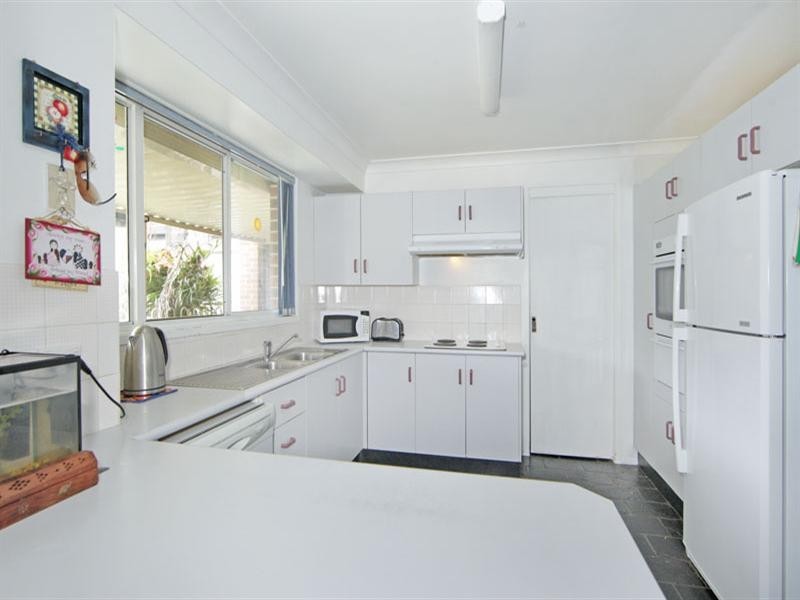 205 Cresthaven Avenue, Bateau Bay NSW 2261