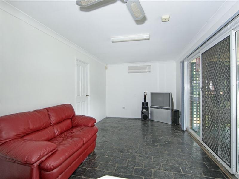 205 Cresthaven Avenue, Bateau Bay NSW 2261