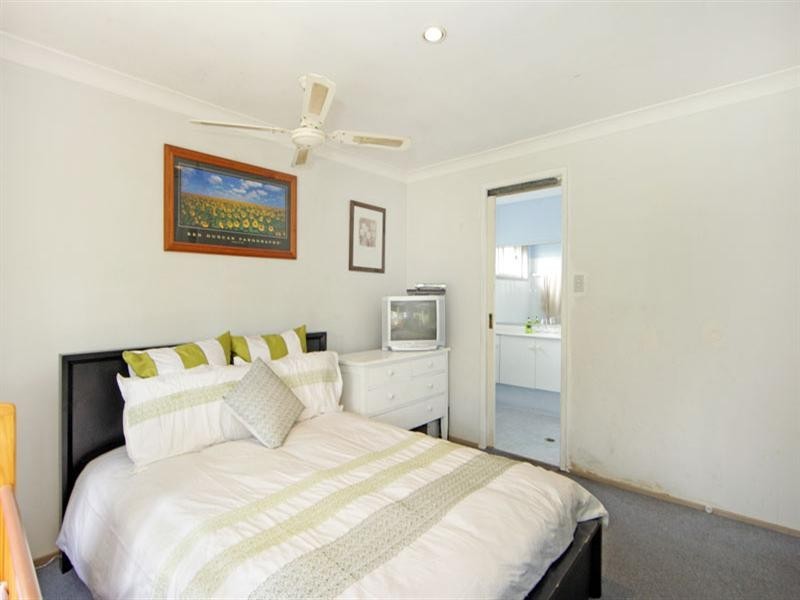 205 Cresthaven Avenue, Bateau Bay NSW 2261