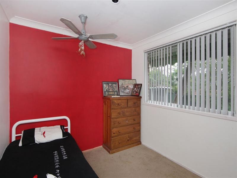 205 Cresthaven Avenue, Bateau Bay NSW 2261