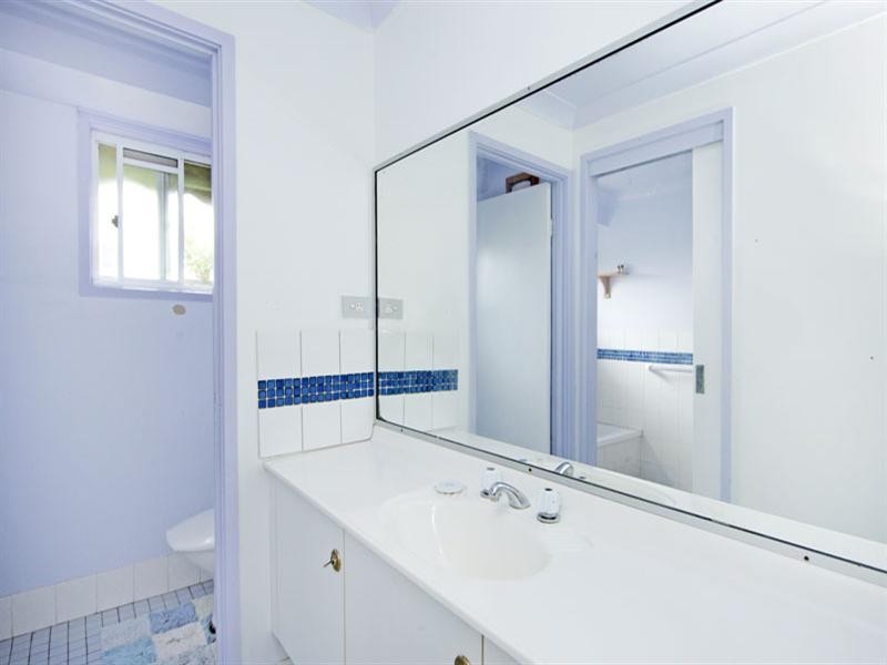 205 Cresthaven Avenue, Bateau Bay NSW 2261