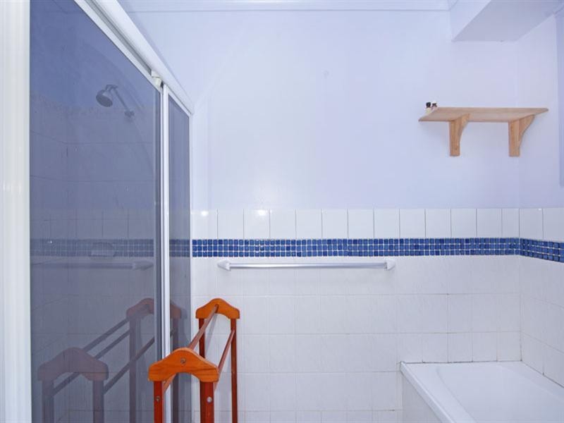 205 Cresthaven Avenue, Bateau Bay NSW 2261