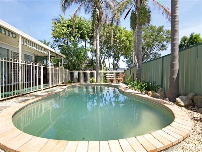 205 Cresthaven Avenue, Bateau Bay NSW 2261