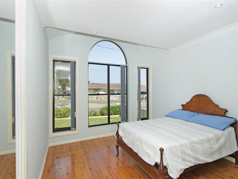 24 Germaine Avenue, Bateau Bay NSW 2261