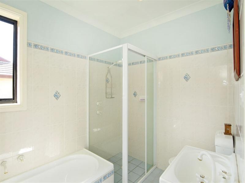 24 Germaine Avenue, Bateau Bay NSW 2261