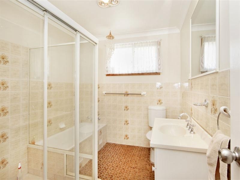 33 Mermaid Drive, Bateau Bay NSW 2261