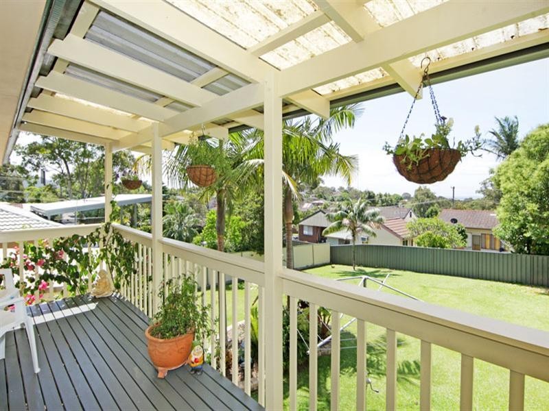 33 Mermaid Drive, Bateau Bay NSW 2261