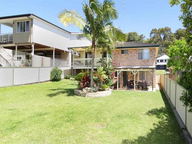 33 Mermaid Drive, Bateau Bay NSW 2261
