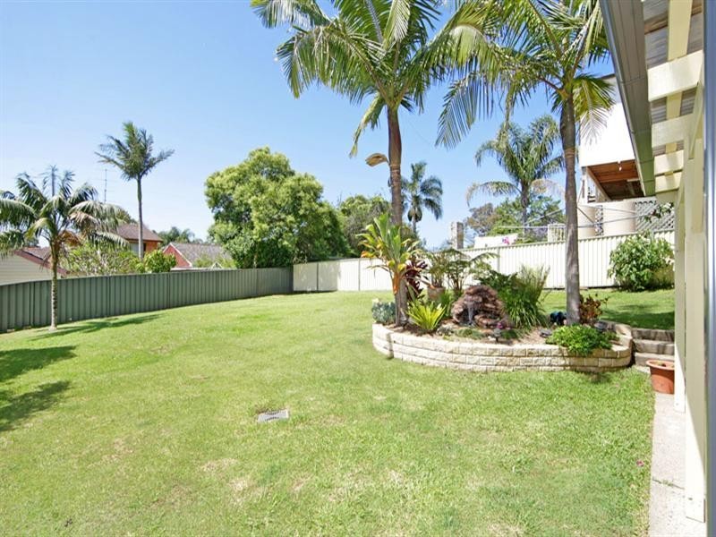 33 Mermaid Drive, Bateau Bay NSW 2261