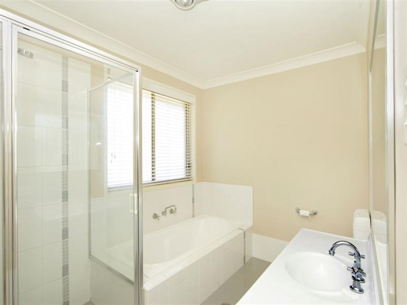 17 Churchill Street, Bateau Bay NSW 2261