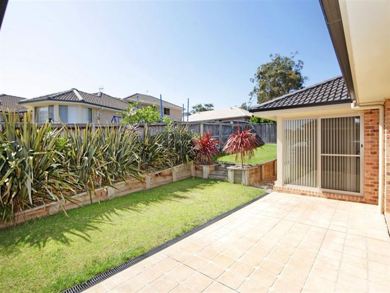 17 Churchill Street, Bateau Bay NSW 2261