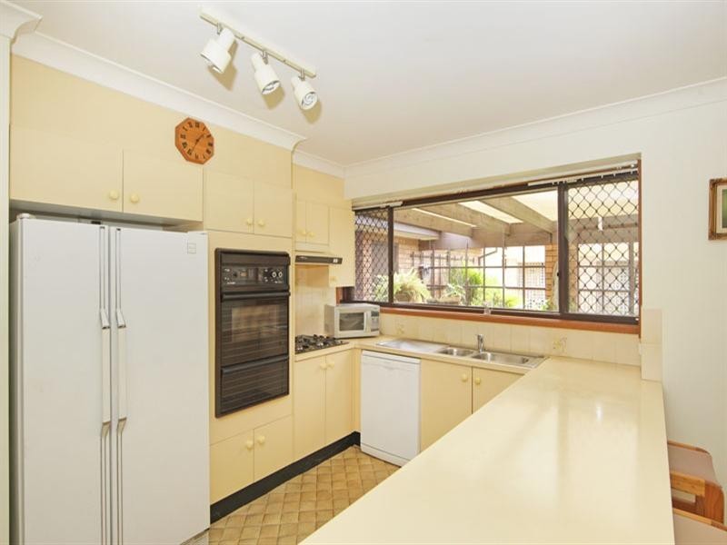 11 Gwydir Street, Bateau Bay NSW 2261