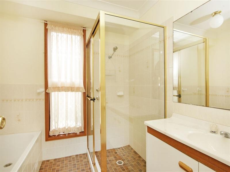 11 Gwydir Street, Bateau Bay NSW 2261