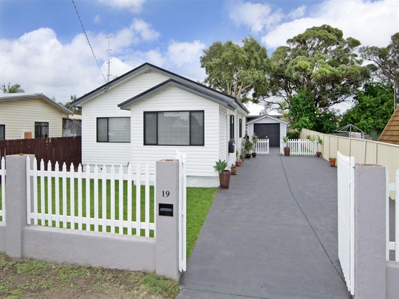 19 Flinders Avenue, Killarney Vale NSW 2261