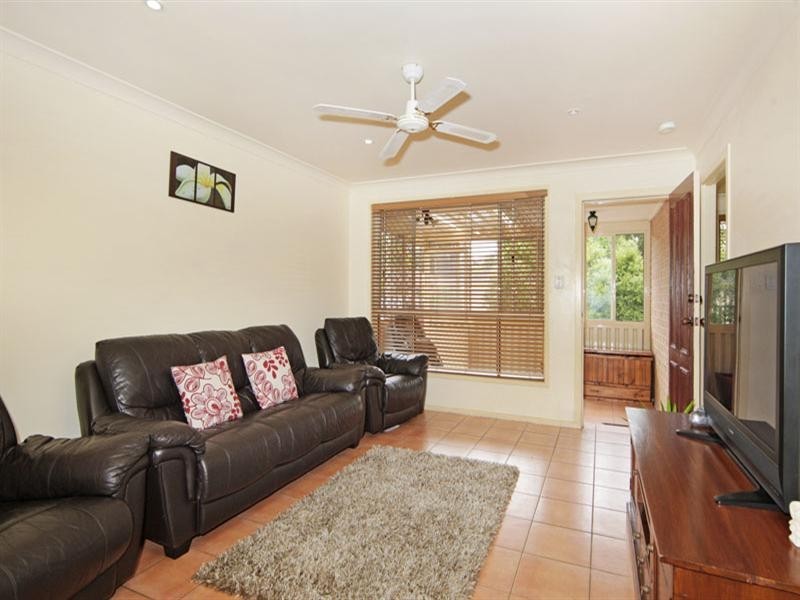 4 Castlereagh Crescent, Bateau Bay NSW 2261