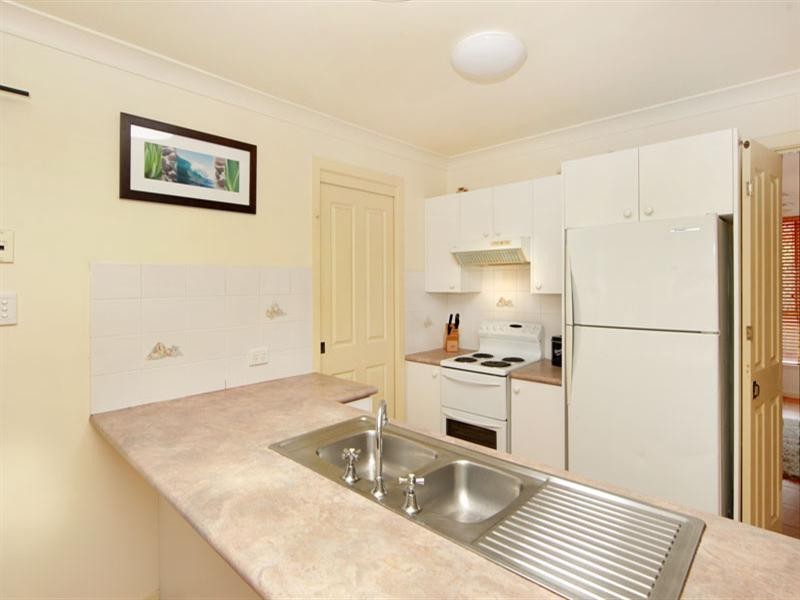 4 Castlereagh Crescent, Bateau Bay NSW 2261