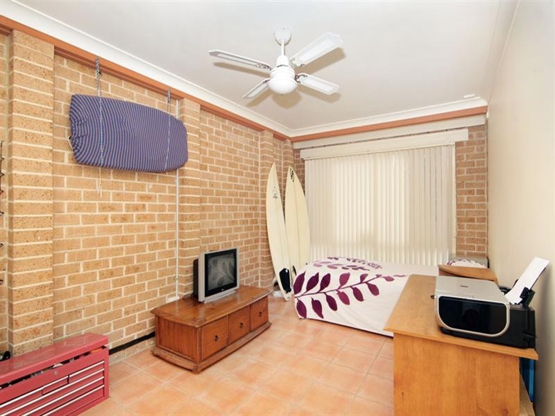 4 Castlereagh Crescent, Bateau Bay NSW 2261