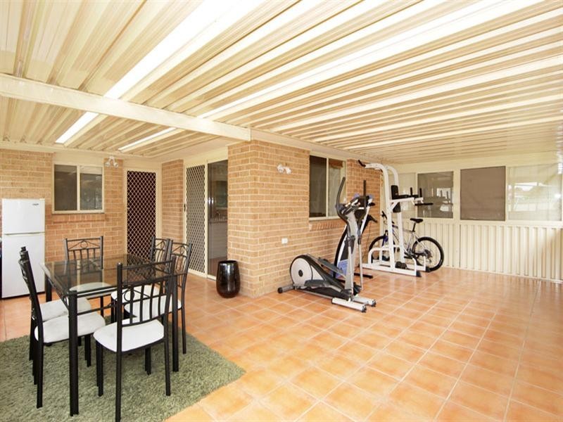 4 Castlereagh Crescent, Bateau Bay NSW 2261