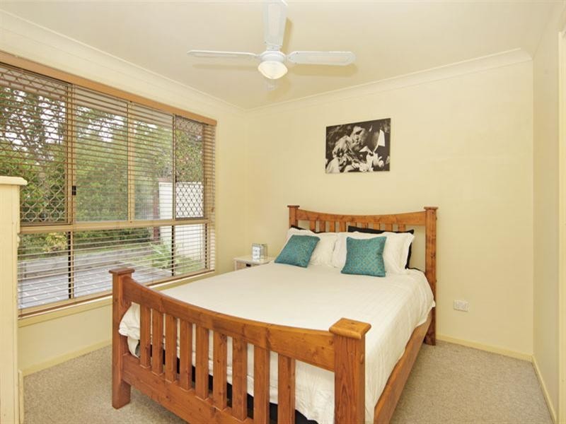 4 Castlereagh Crescent, Bateau Bay NSW 2261