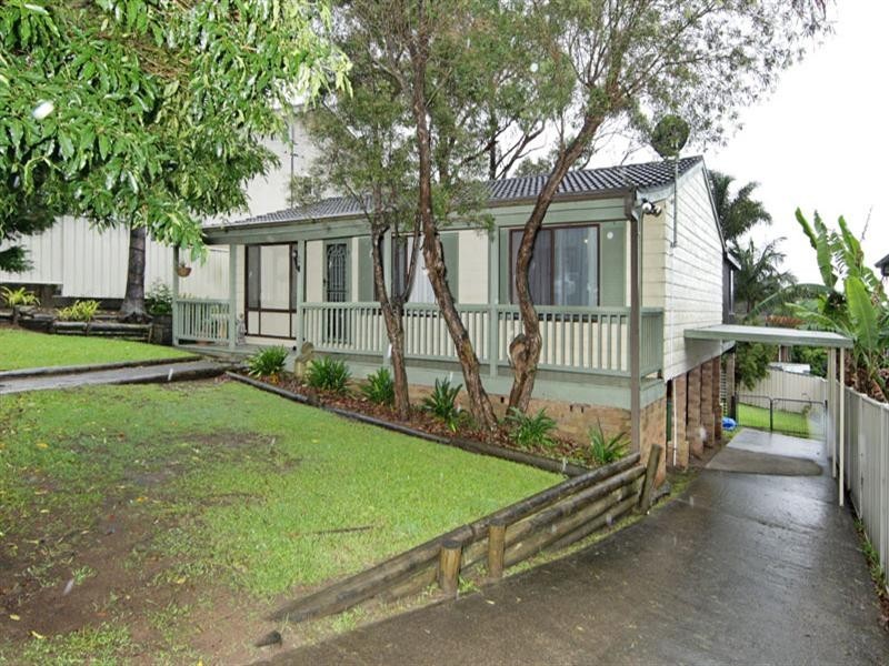 4 Wirigi Street, Berkeley Vale NSW 2261