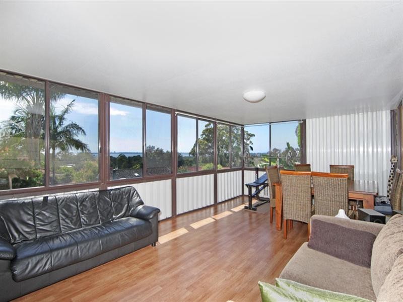 4 Wirigi Street, Berkeley Vale NSW 2261