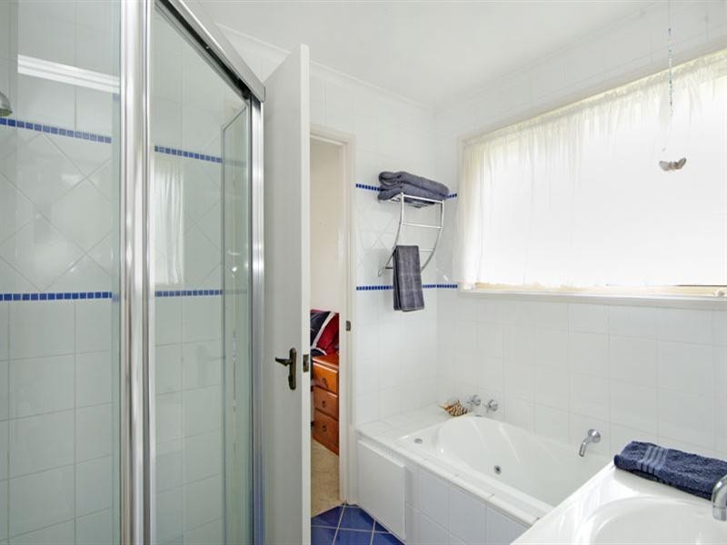 5 Finch Place, Bateau Bay NSW 2261