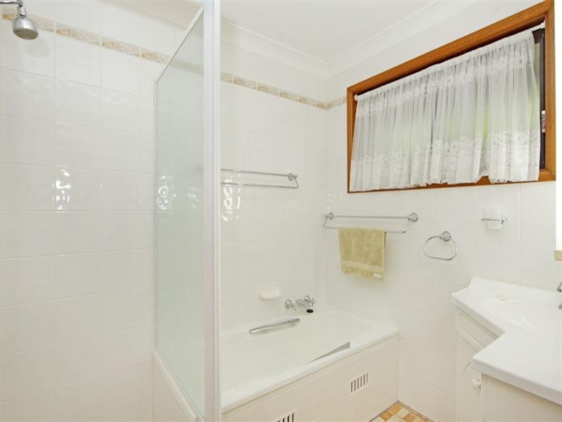 9 Promenade Avenue, Bateau Bay NSW 2261