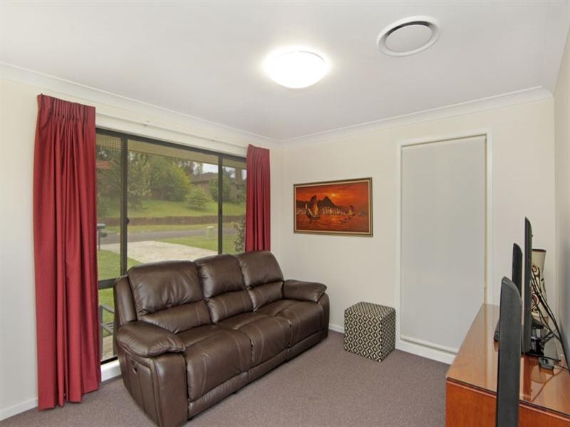 31 Lancaster Parade, Bateau Bay NSW 2261
