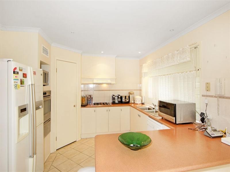 6 Macintyre Street, Bateau Bay NSW 2261